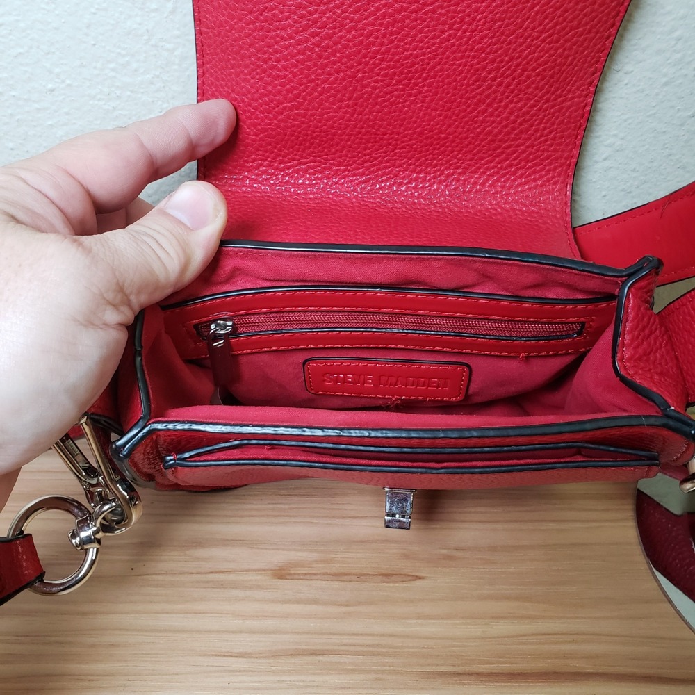 Steve Madden Padlock Structured Crossbody Purse Bag Red Faux Leather City Chic - Picture 11 of 13